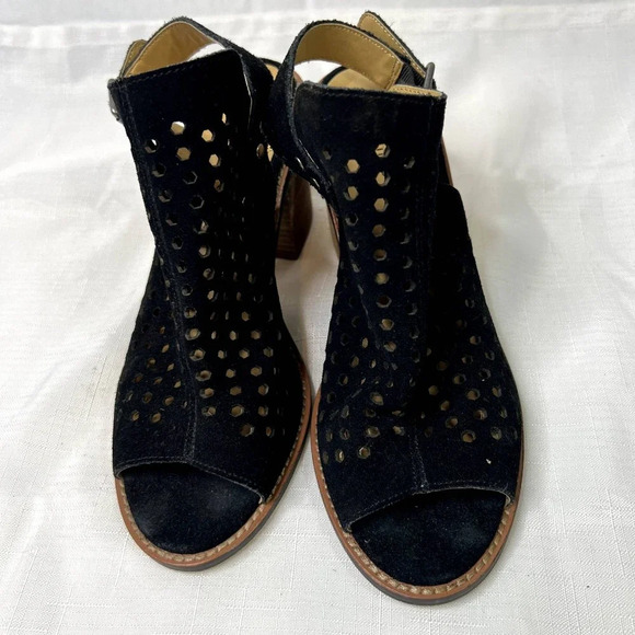 Chinese Laundry Peep Toe Perforated‎ Black Suede Block Heel Pump Size 7.5 - Picture 10 of 10